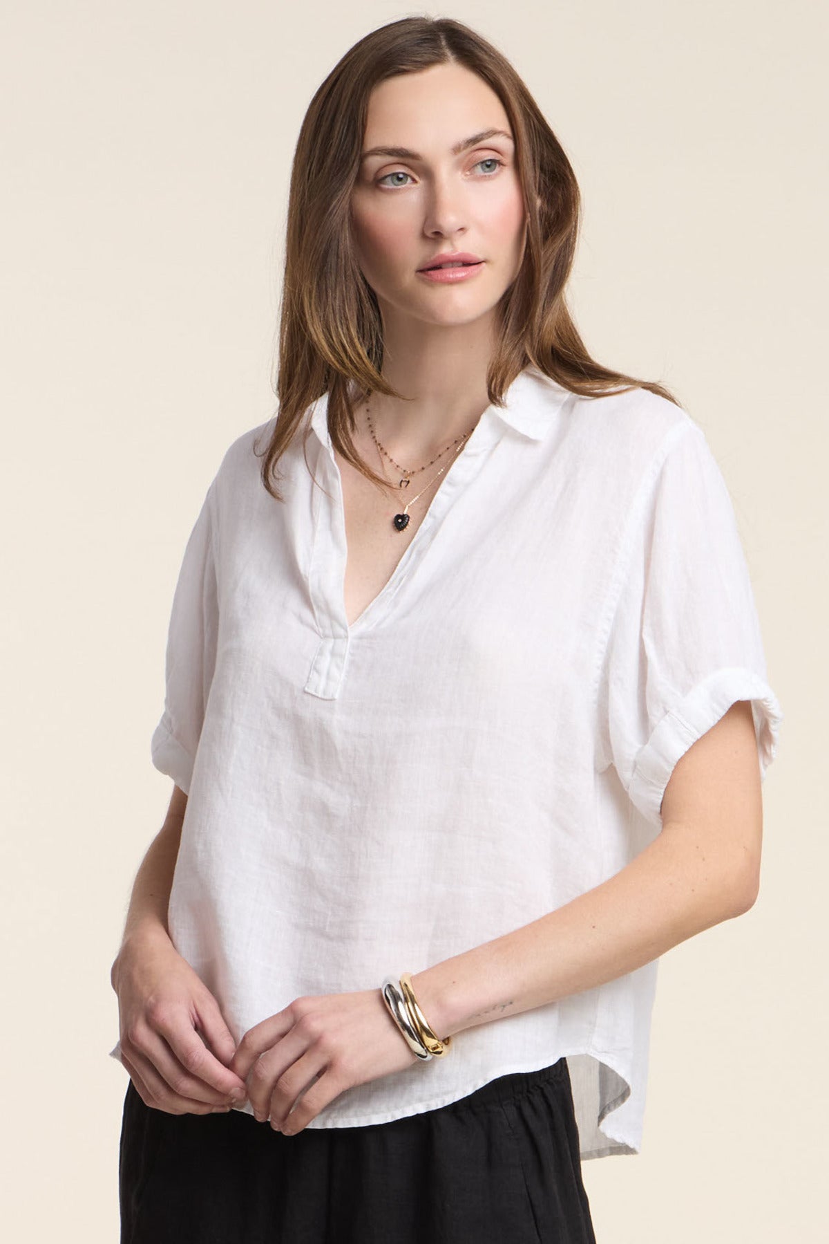 VIVICA WOVEN LINEN SPLIT NECK TOP – Velvet by Graham & Spencer