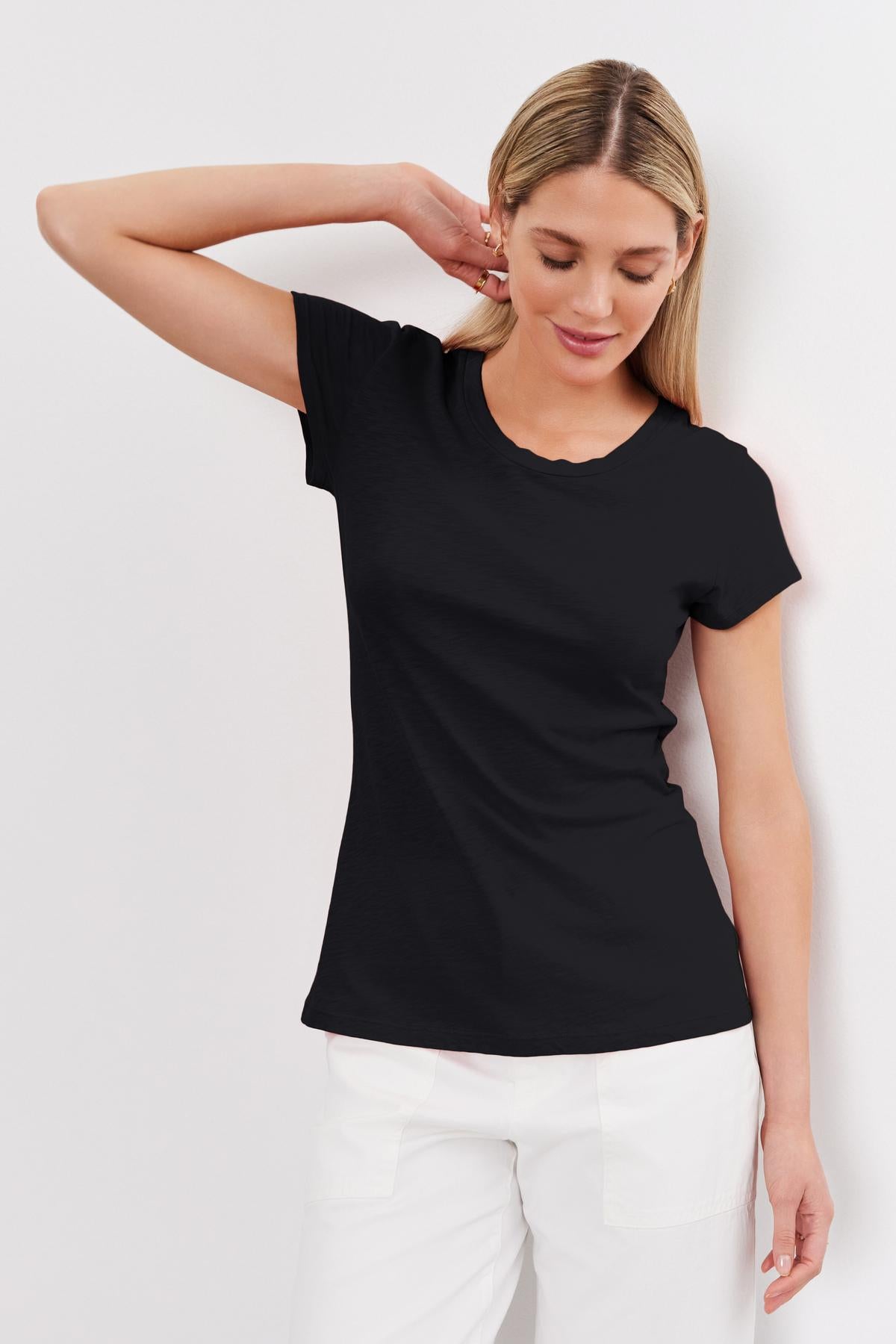 Velvet by Graham & Spencer Women's Originals V-Neck T-Shirt, Black, X-Small  : : Clothing, Shoes & Accessories