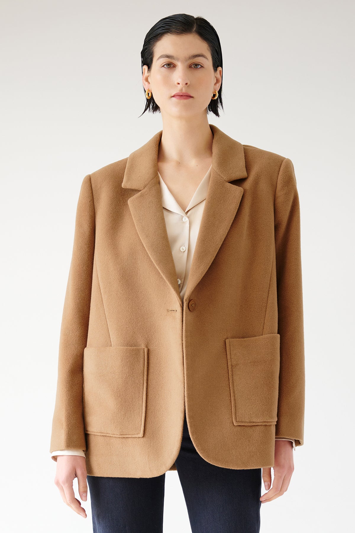 The model is wearing an oversized Velvet by Jenny Graham Alamos blazer.-35649893466305