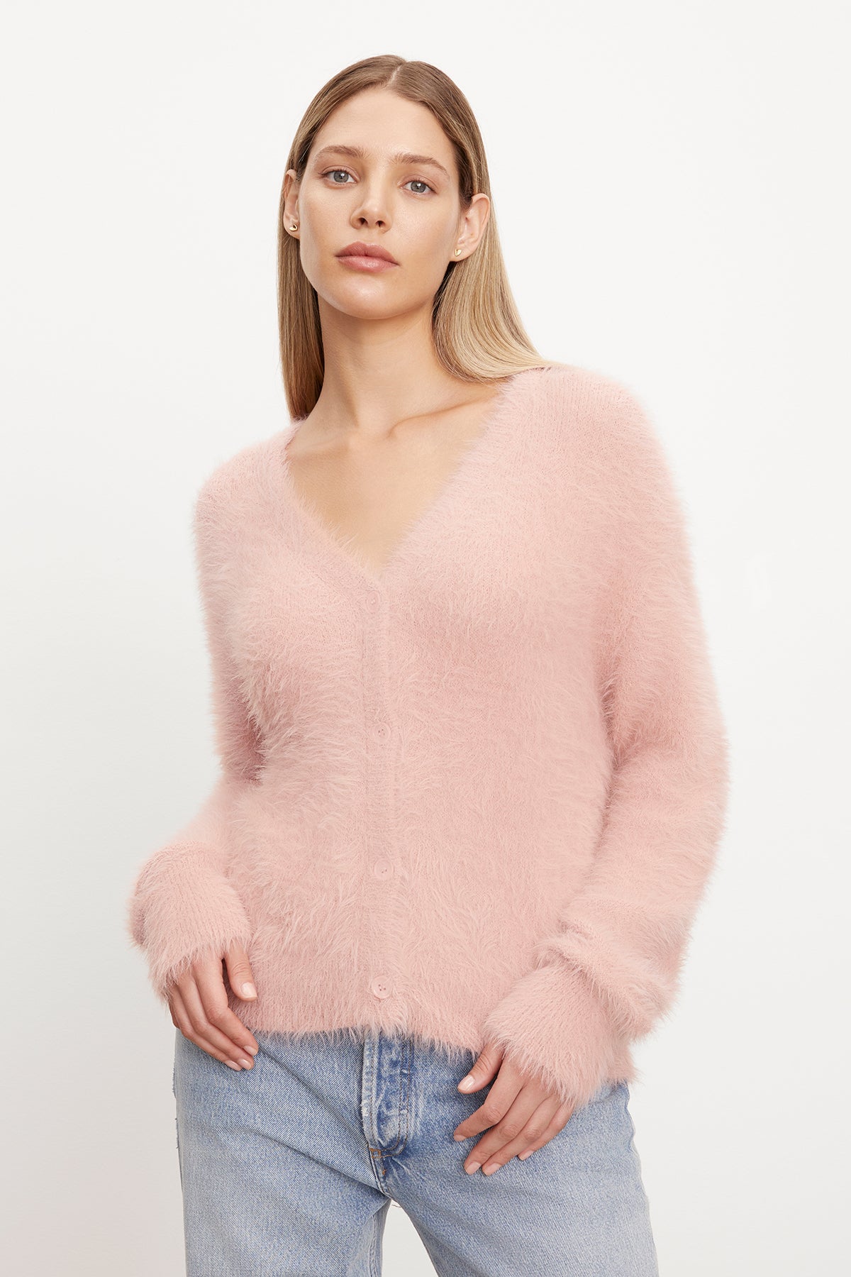 The model is wearing a Velvet by Graham & Spencer KELSEY FEATHER YARN CARDIGAN with ribbed trims.