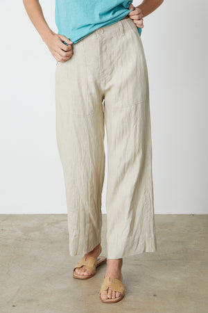 a woman wearing Velvet by Graham & Spencer's DRU HEAVY LINEN PANT and a blue t-shirt.