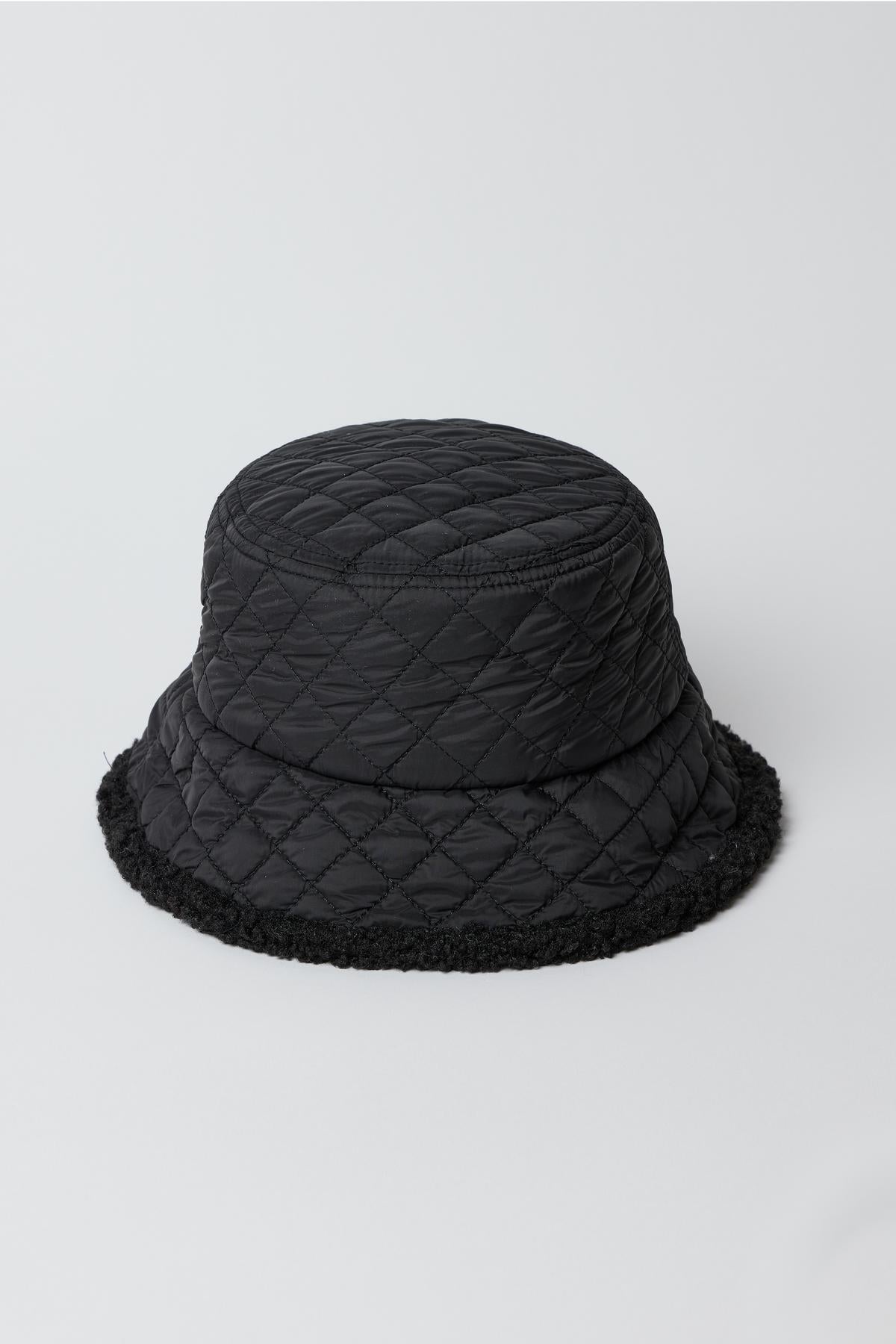 Quilted Bucket Hat in black
