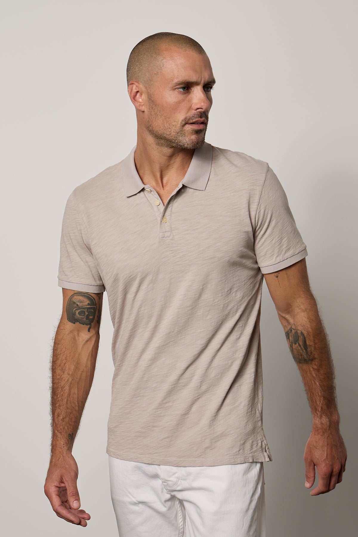 Niko Polo in cobble with white denim front