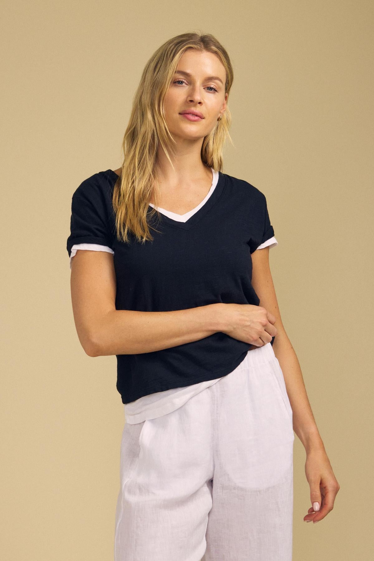 ELISHA ORIGINALS COTTON SLUB CROPPED SHORT SLEEVE V-NECK TEE