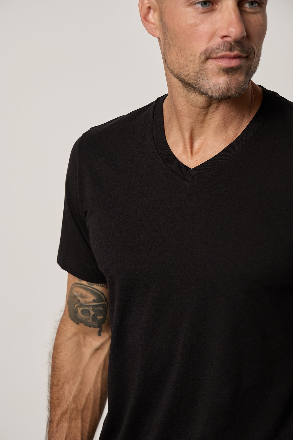 a man wearing a black Velvet by Graham & Spencer MARSHALL V-NECK TEE.