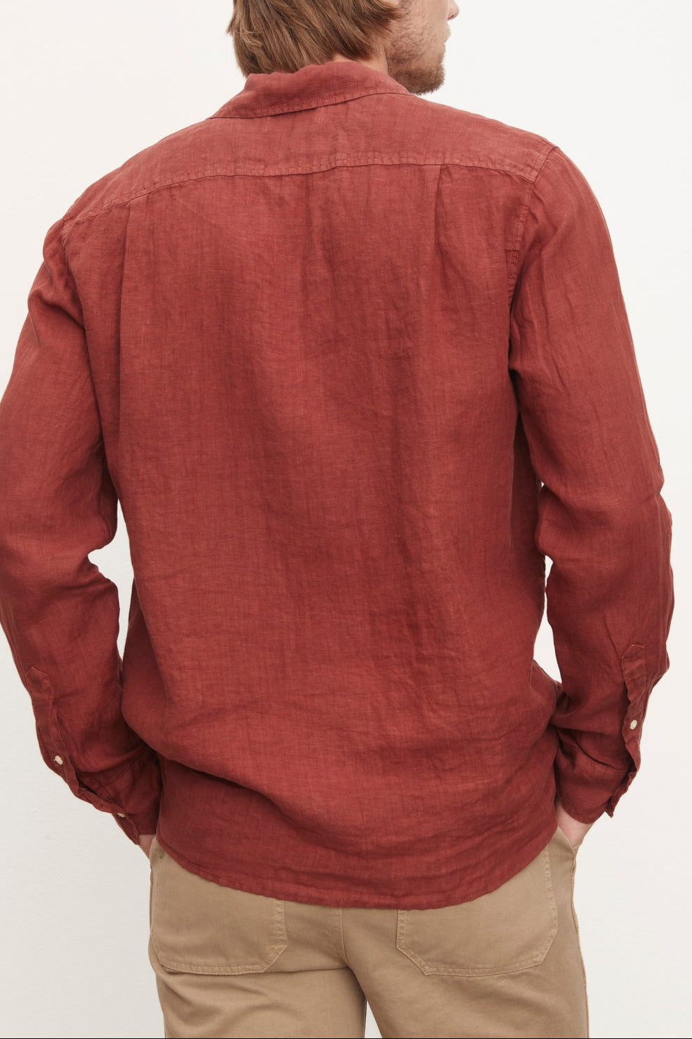 The stylish back view of a man wearing a Velvet by Graham & Spencer BENTON LINEN BUTTON-UP SHIRT.-36009360326849