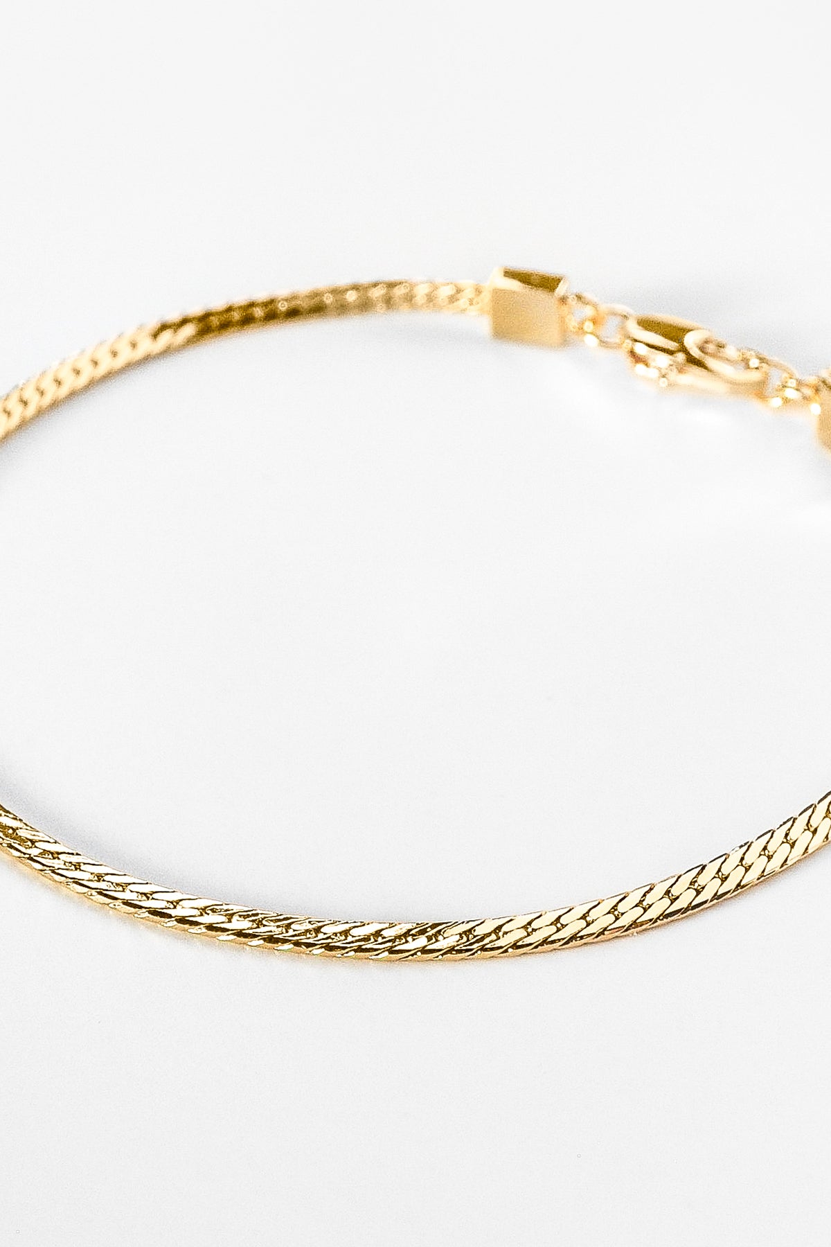 Mini Dani Bracelet Gold by Thatch Detail-23749402099905