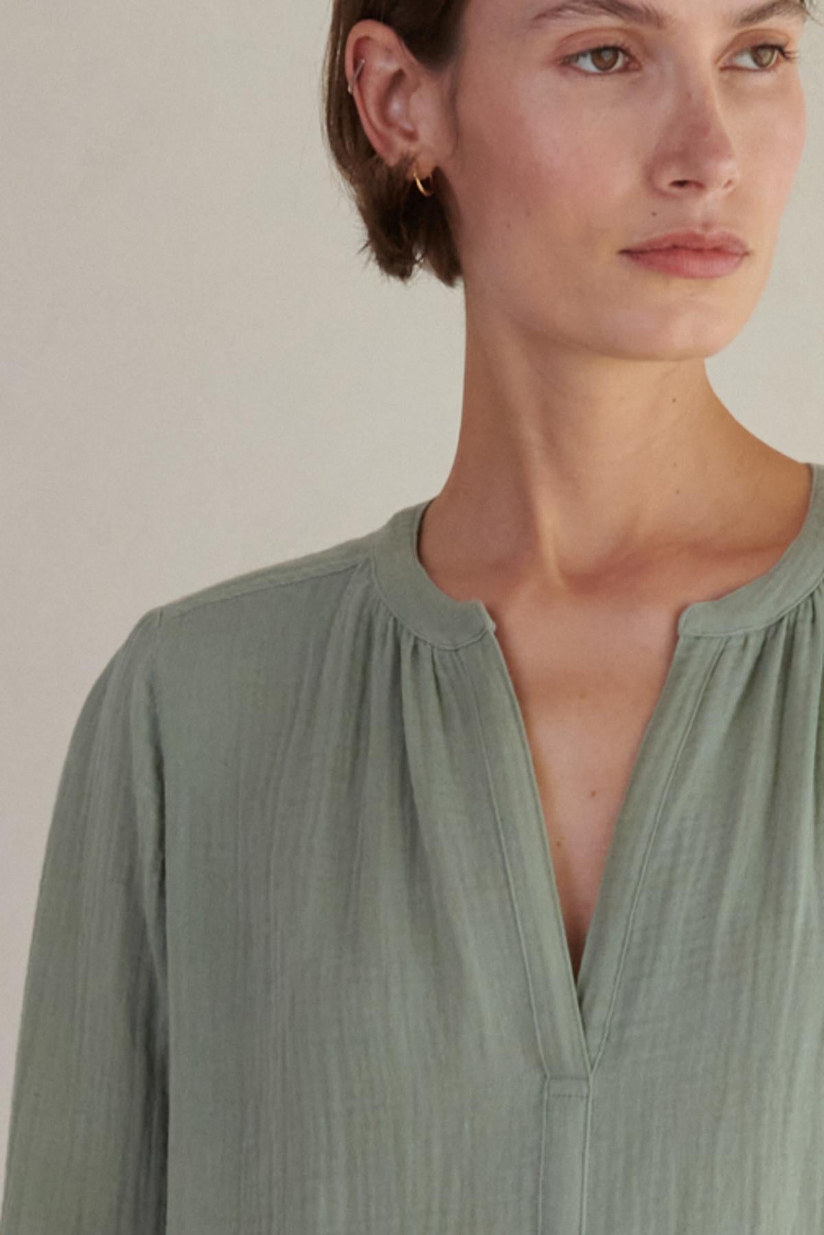 The model is wearing a Velvet by Jenny Graham DOHENY DRESS.-26293207859393