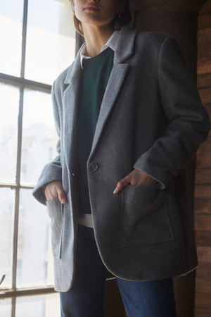 A woman wearing a Velvet by Jenny Graham ALAMOS blazer and jeans.