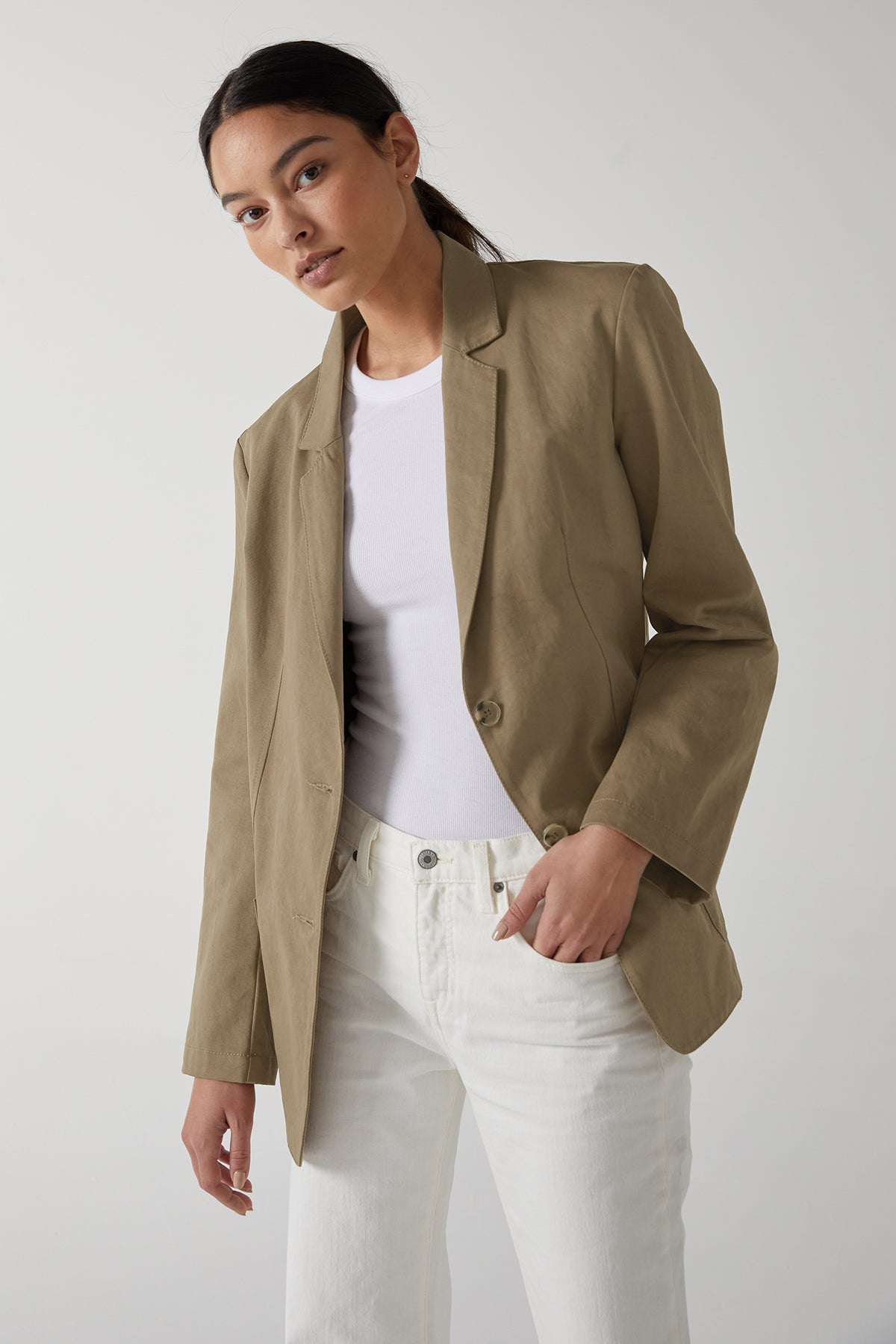 the model is wearing an ECHO BLAZER by Velvet by Jenny Graham and white jeans.