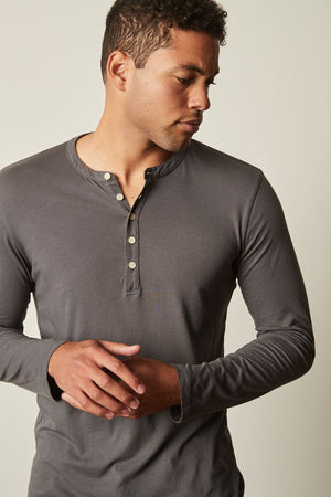 Alvaro Henley Carbon Front