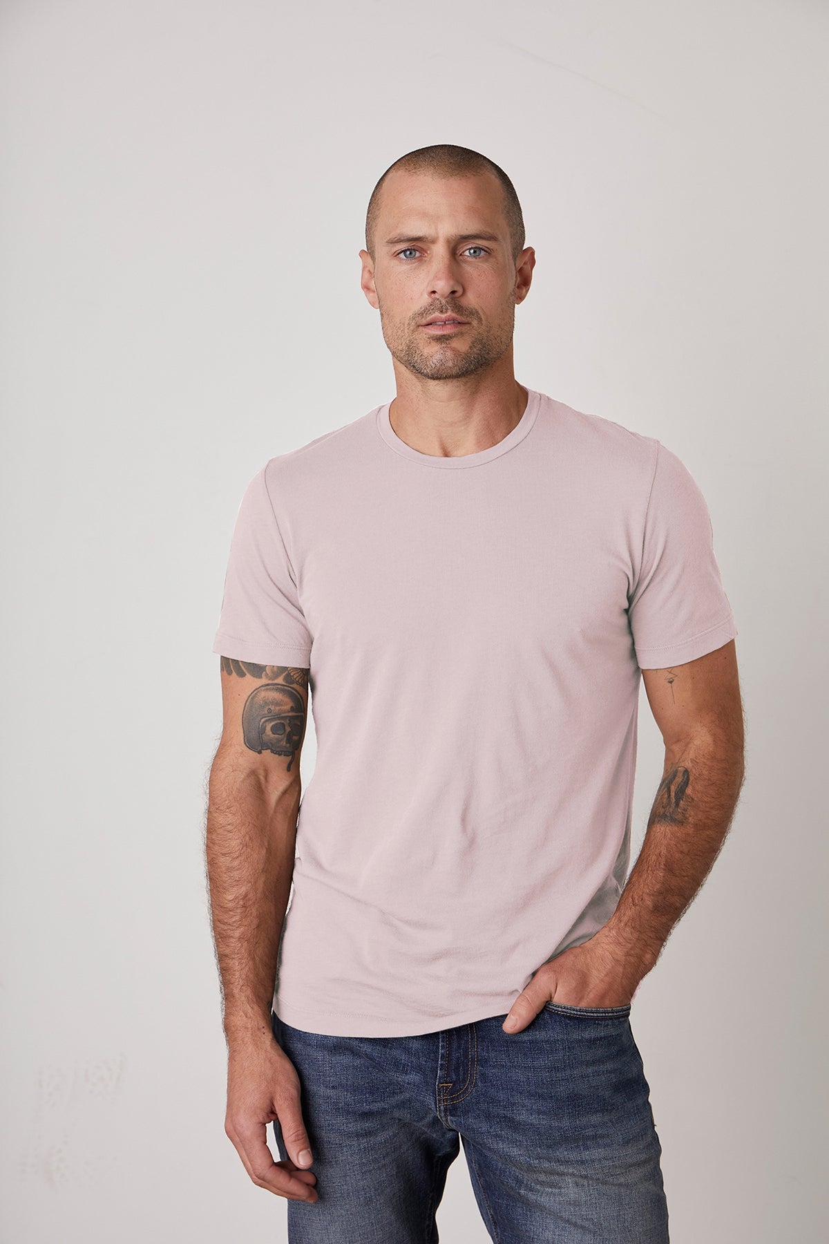 HOWARD WHISPER CLASSIC CREW NECK TEE