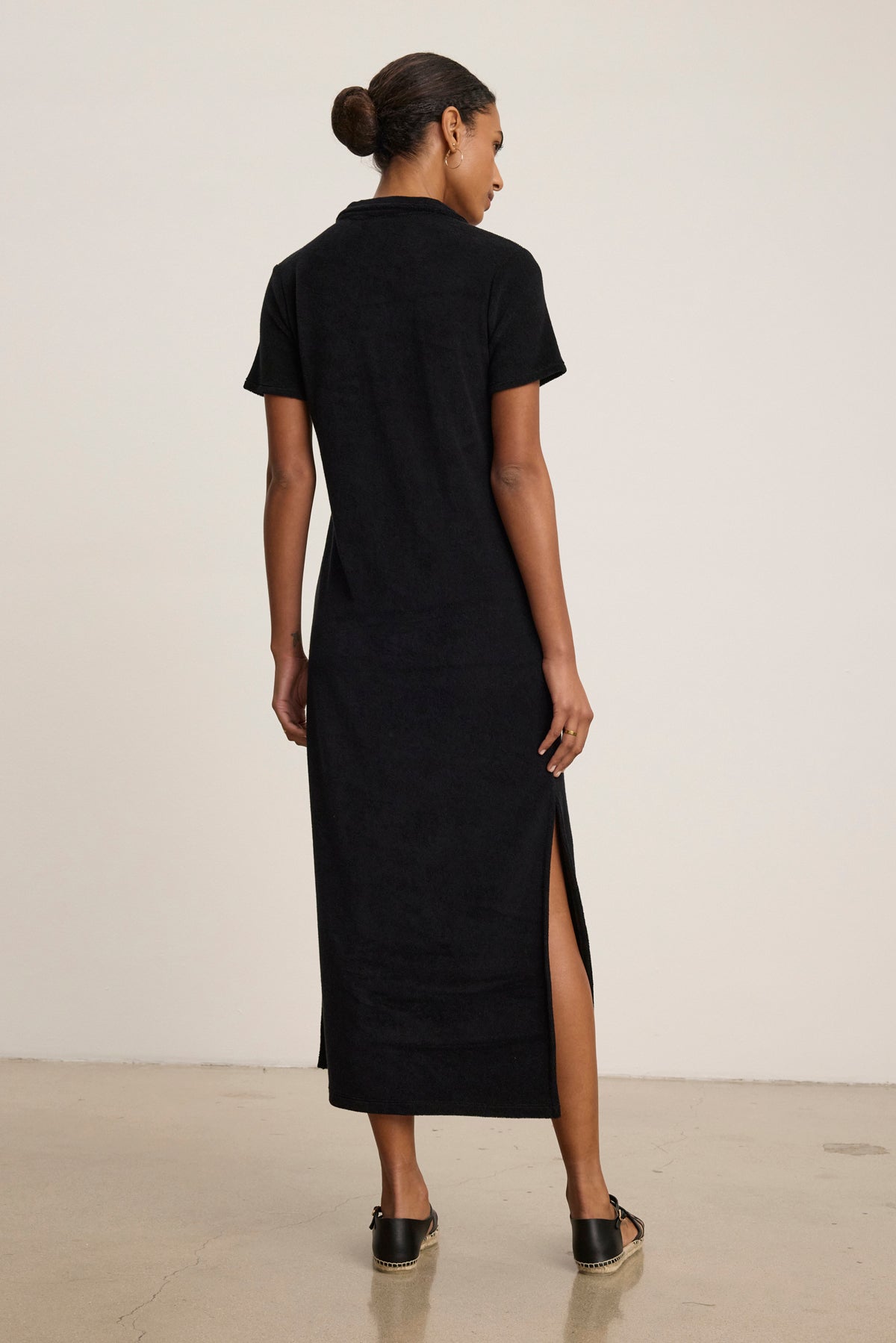 Step-by-step: How to choose sandals for long standing hours (fitting and testing)