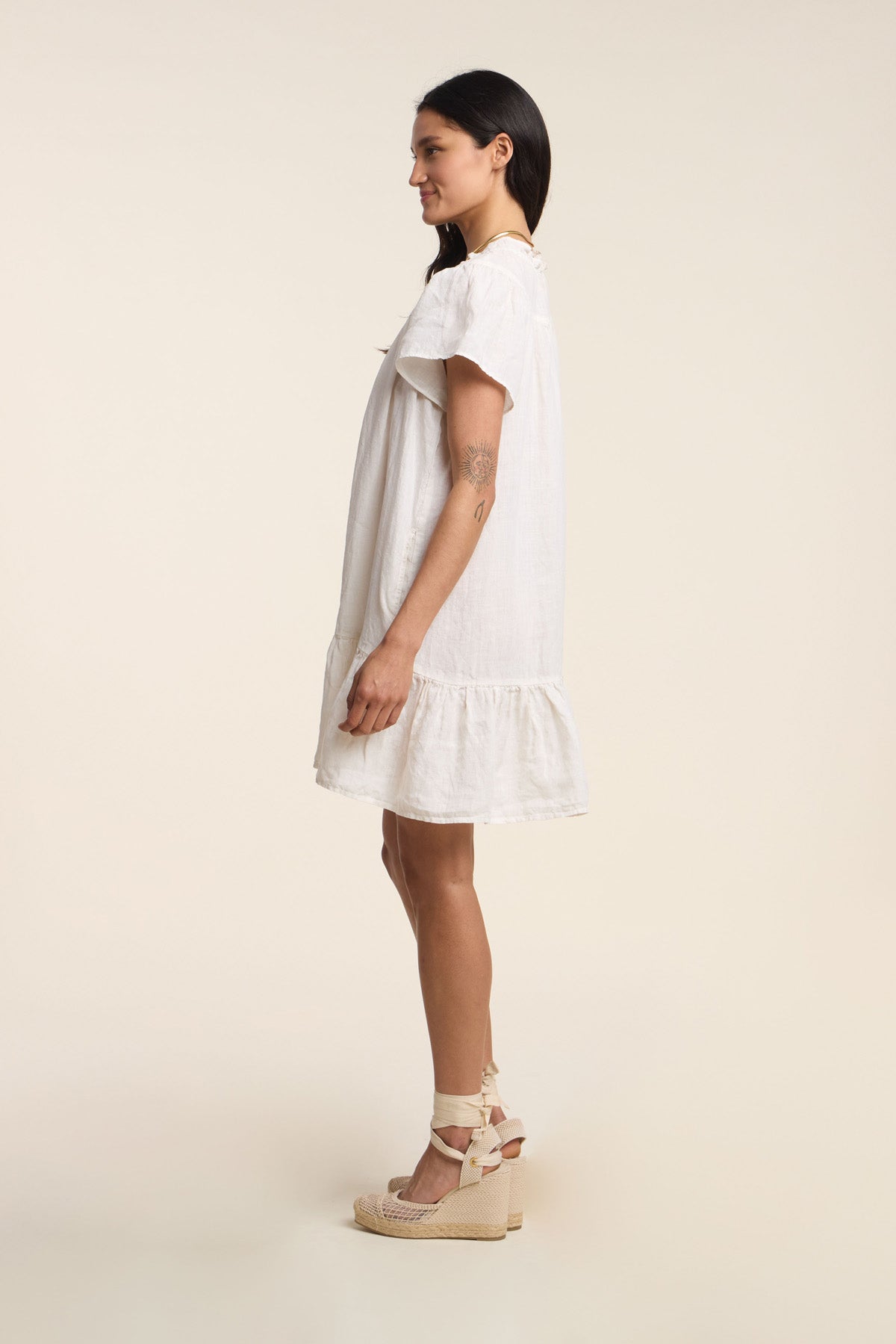 LIVVY WOVEN LINEN SHORT SLEEVE TIERED MINI DRESS – Velvet by Graham &  Spencer