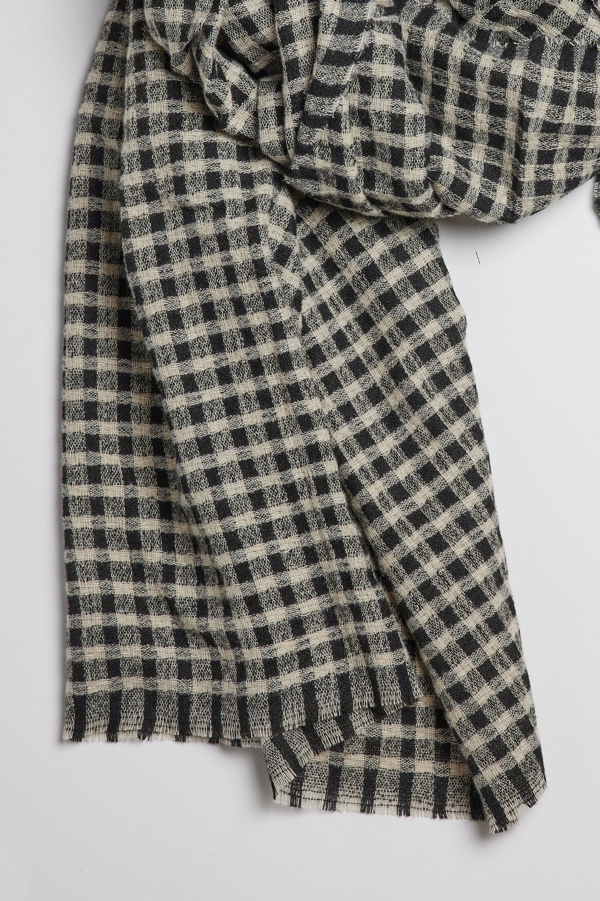   Bicolor Check Scarf in black and ivory fabric detail 