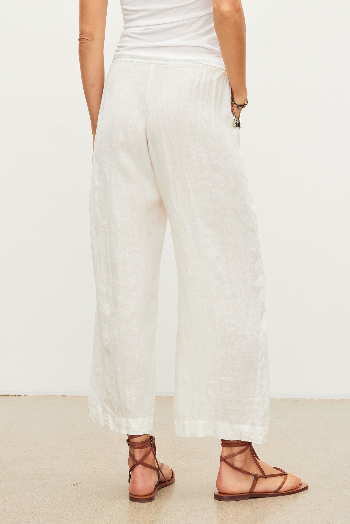   The perfect lightweight LOLA LINEN PANT with an elastic waist designed for comfort by Velvet by Graham & Spencer. 