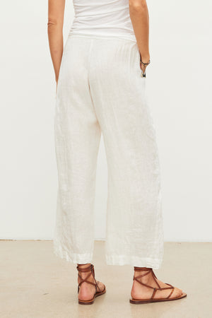 The perfect lightweight LOLA LINEN PANT with an elastic waist designed for comfort by Velvet by Graham & Spencer.