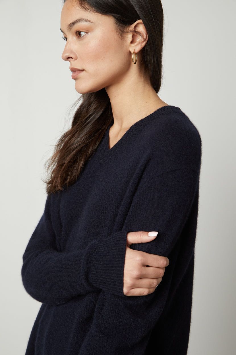 Velvet by Graham & Spencer HARMONY CASHMERE V-NECK SWEATER - navy.