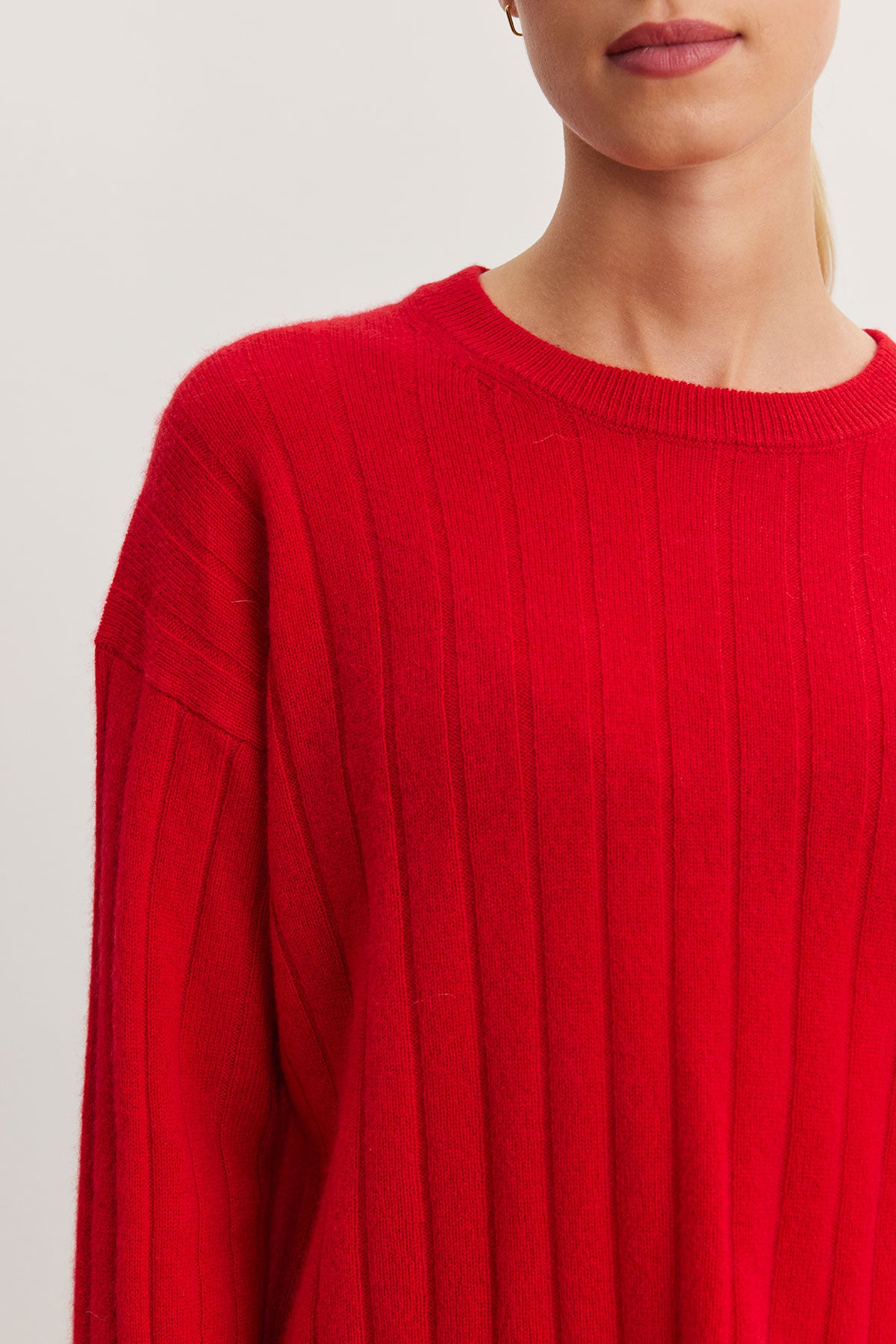 A person is wearing the MONICA CASHMERE SWEATER by Velvet by Graham & Spencer, a true wardrobe essential, against a neutral background.-38301411475649