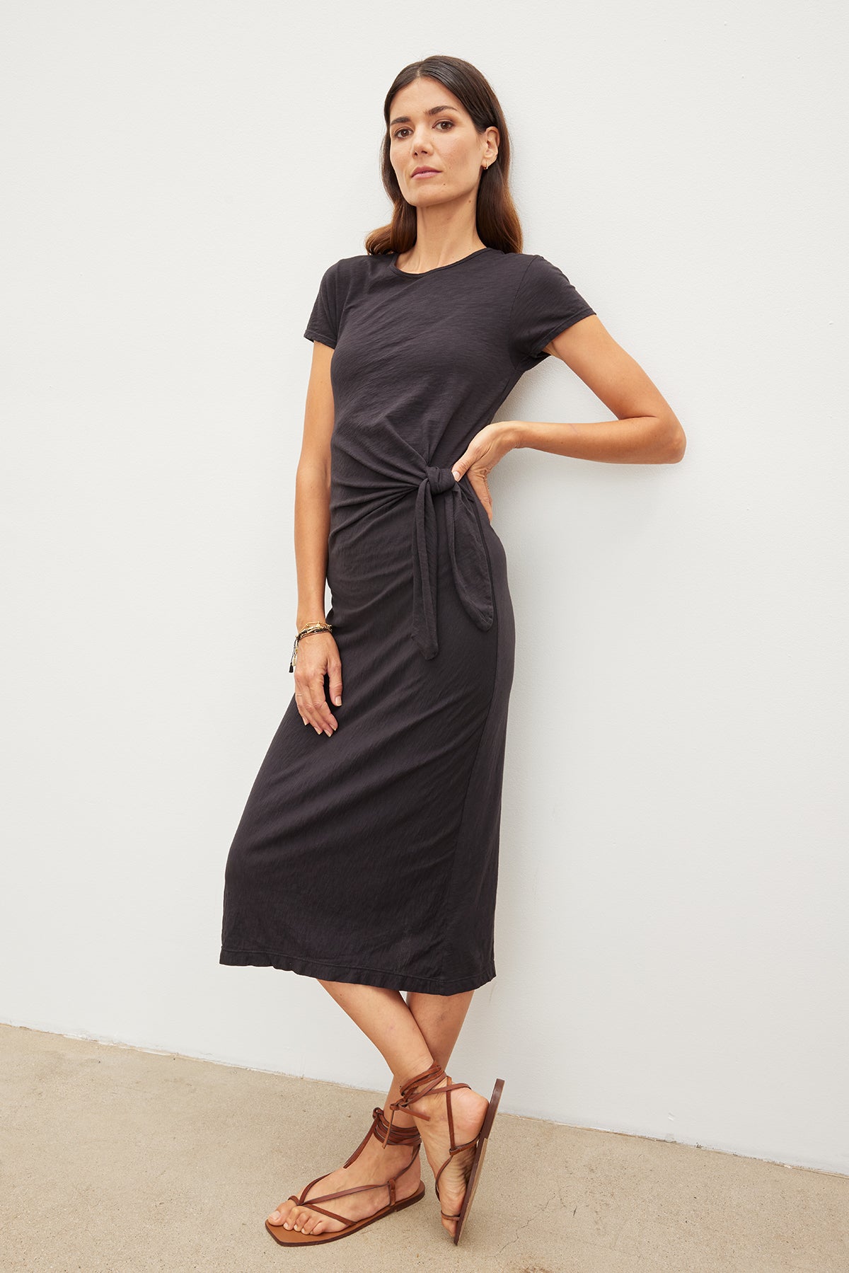 The model is wearing a Velvet by Graham & Spencer DARCY COTTON SLUB MIDI DRESS and sandals.-35955695911105