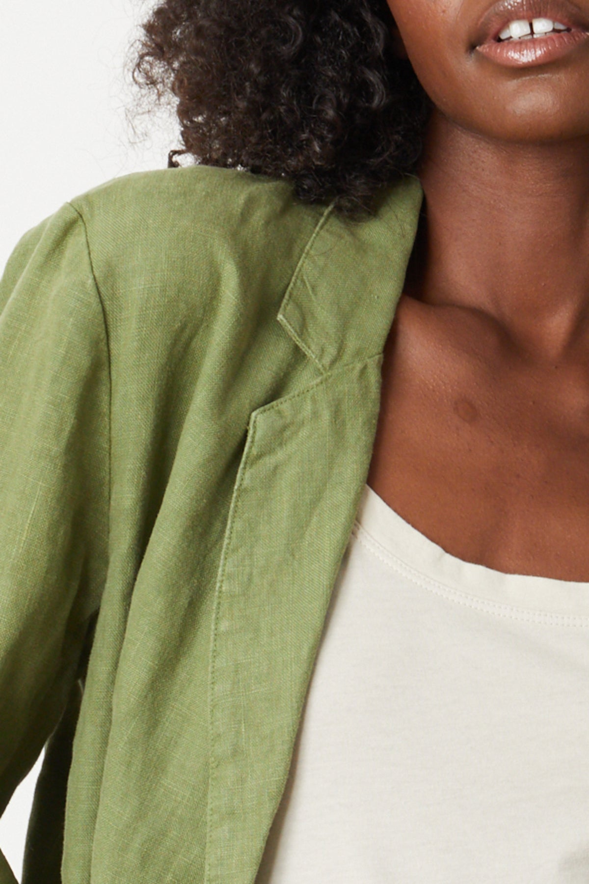 A woman wearing a green Velvet by Graham & Spencer CASSIE HEAVY LINEN BLAZER close up detail-26757349081281