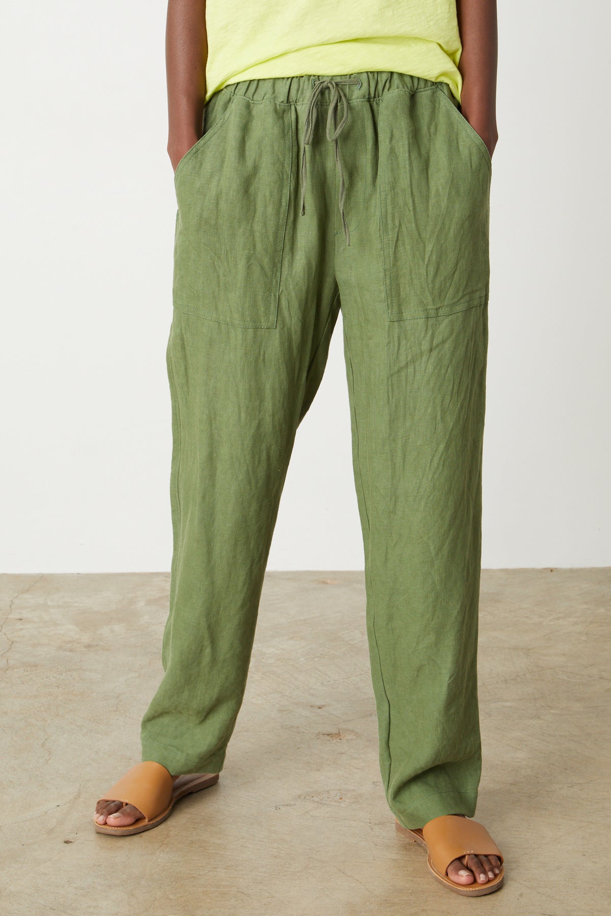 A woman wearing the Velvet by Graham & Spencer Cindy Heavy Linen Pant and a yellow t-shirt.-26757363925185