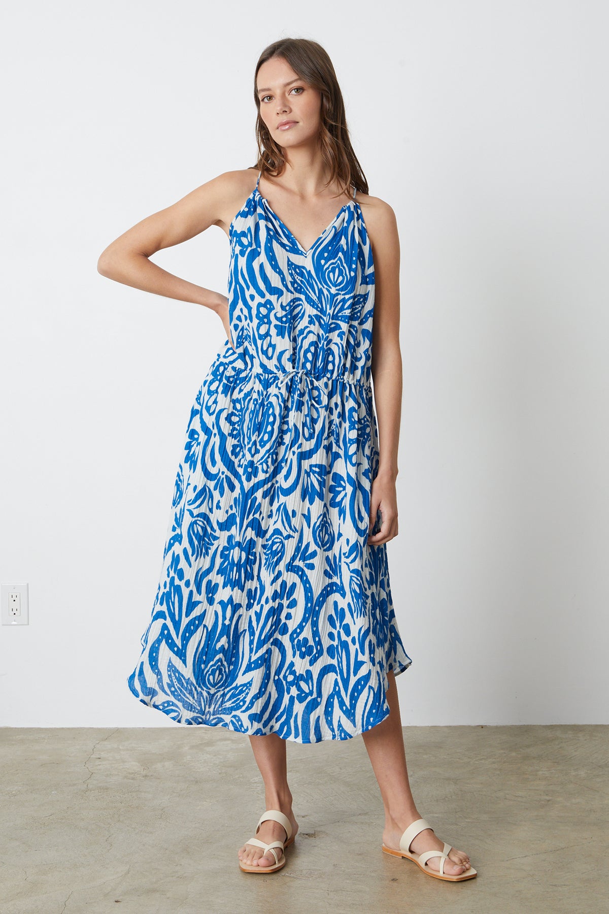 a model wearing a Velvet by Graham & Spencer Sasha Printed Cotton Gauze Dress.-26342720995521