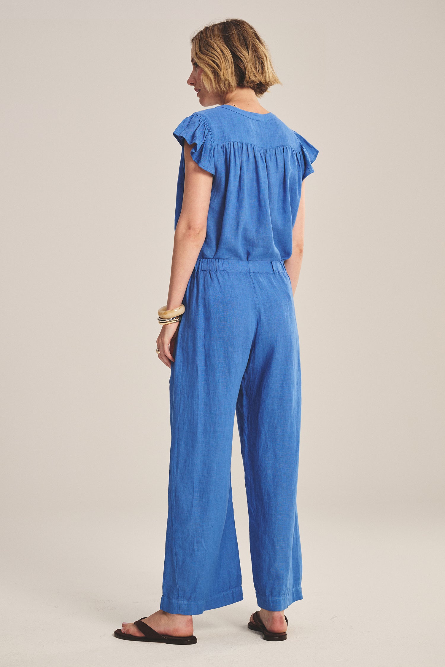  Fullbleed Mobile Hover4