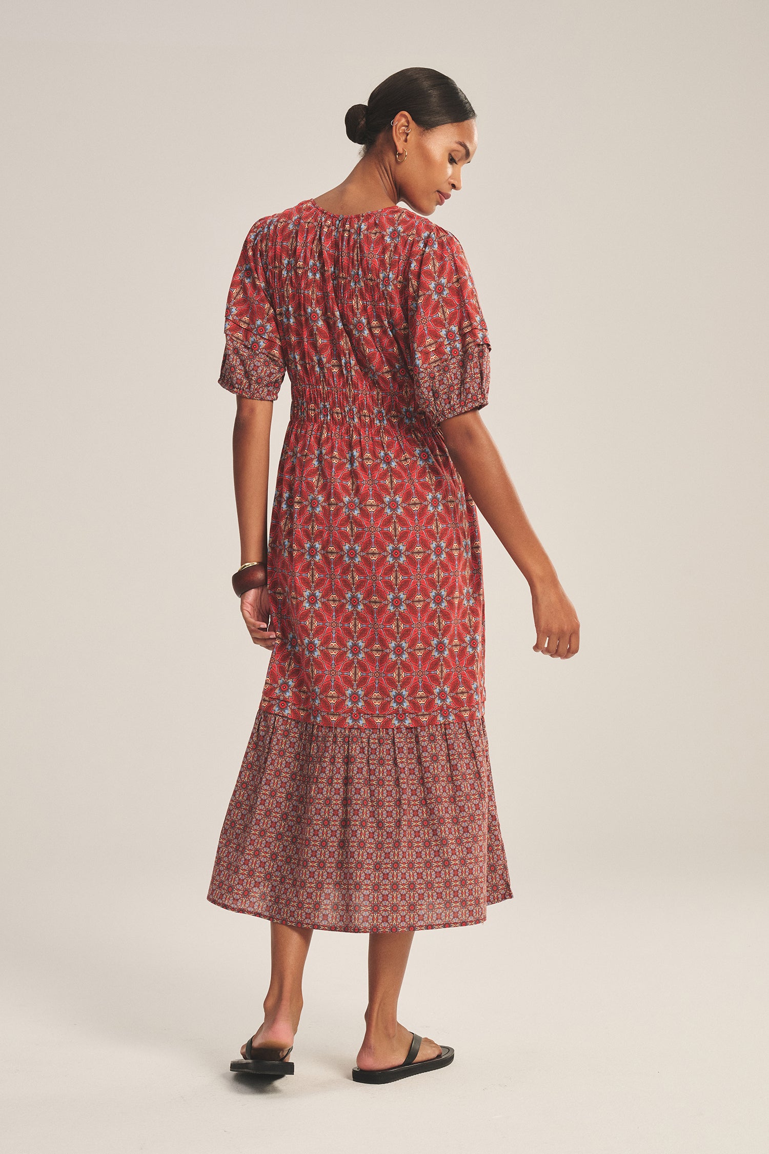  Fullbleed Mobile Hover2