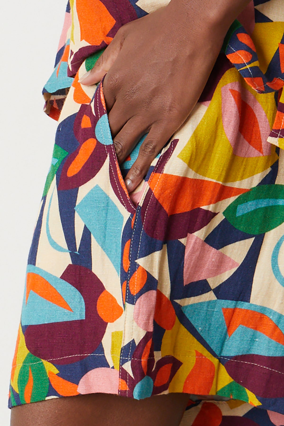 A woman wearing the Velvet by Graham & Spencer JOSIE PRINTED LINEN SHORT close up detail of hand in pocket-26672520790209