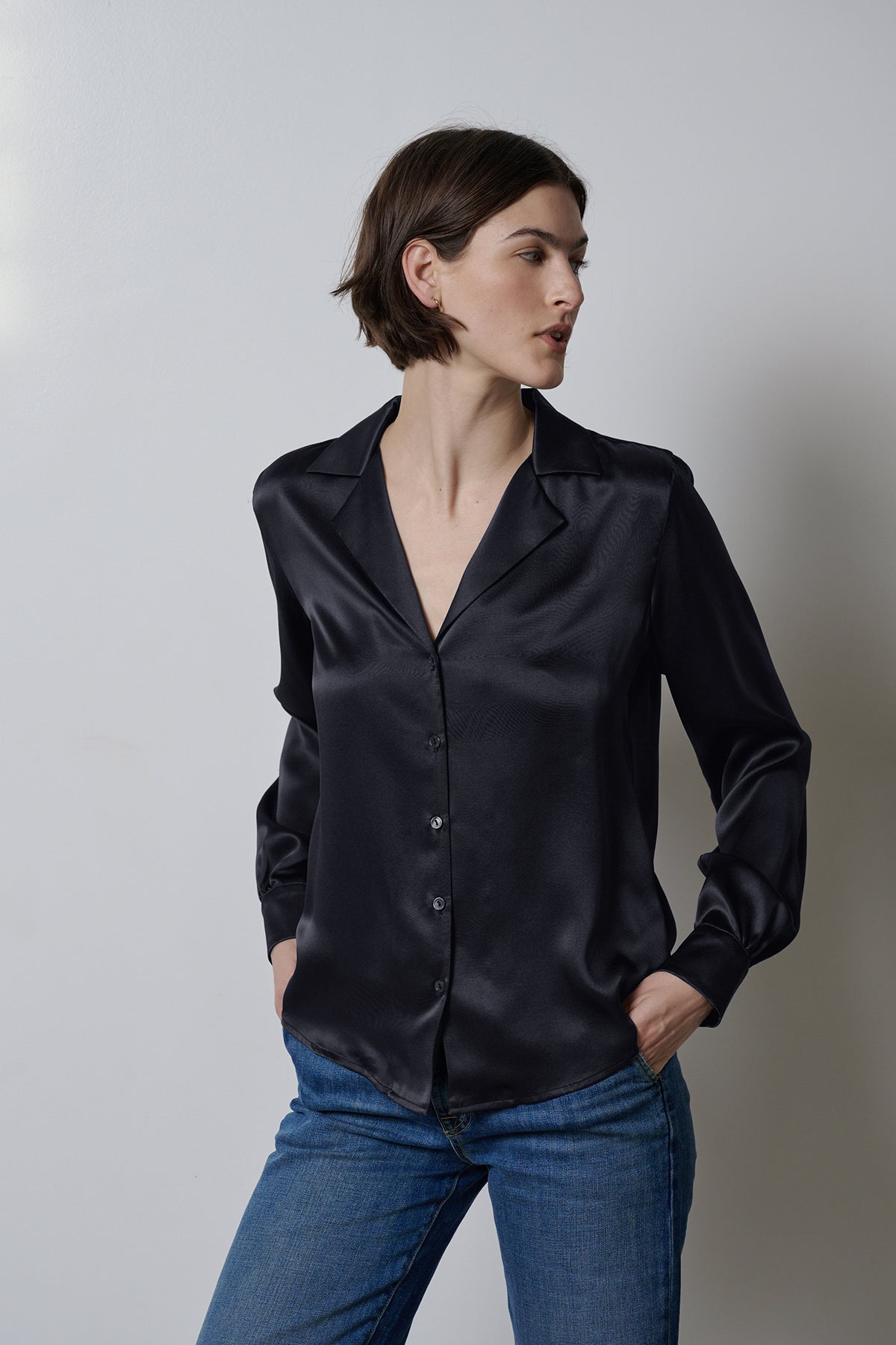 The model is wearing a timeless SOHO TOP blouse from Velvet by Jenny Graham with button-up detailing, paired with jeans.-35547448901825