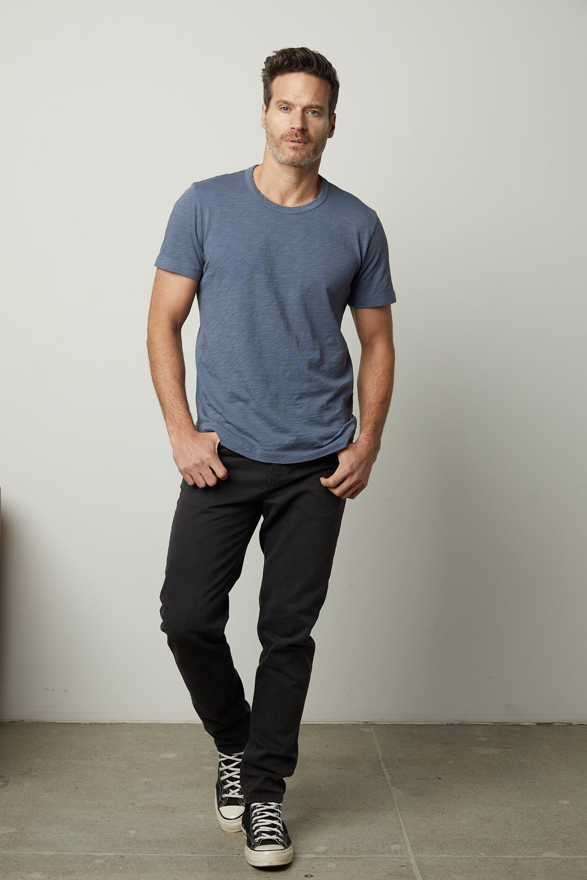 Amaro Short Sleeve Crew Neck tee in Bayou full outfit front view with denim and sneakers-35782657114305