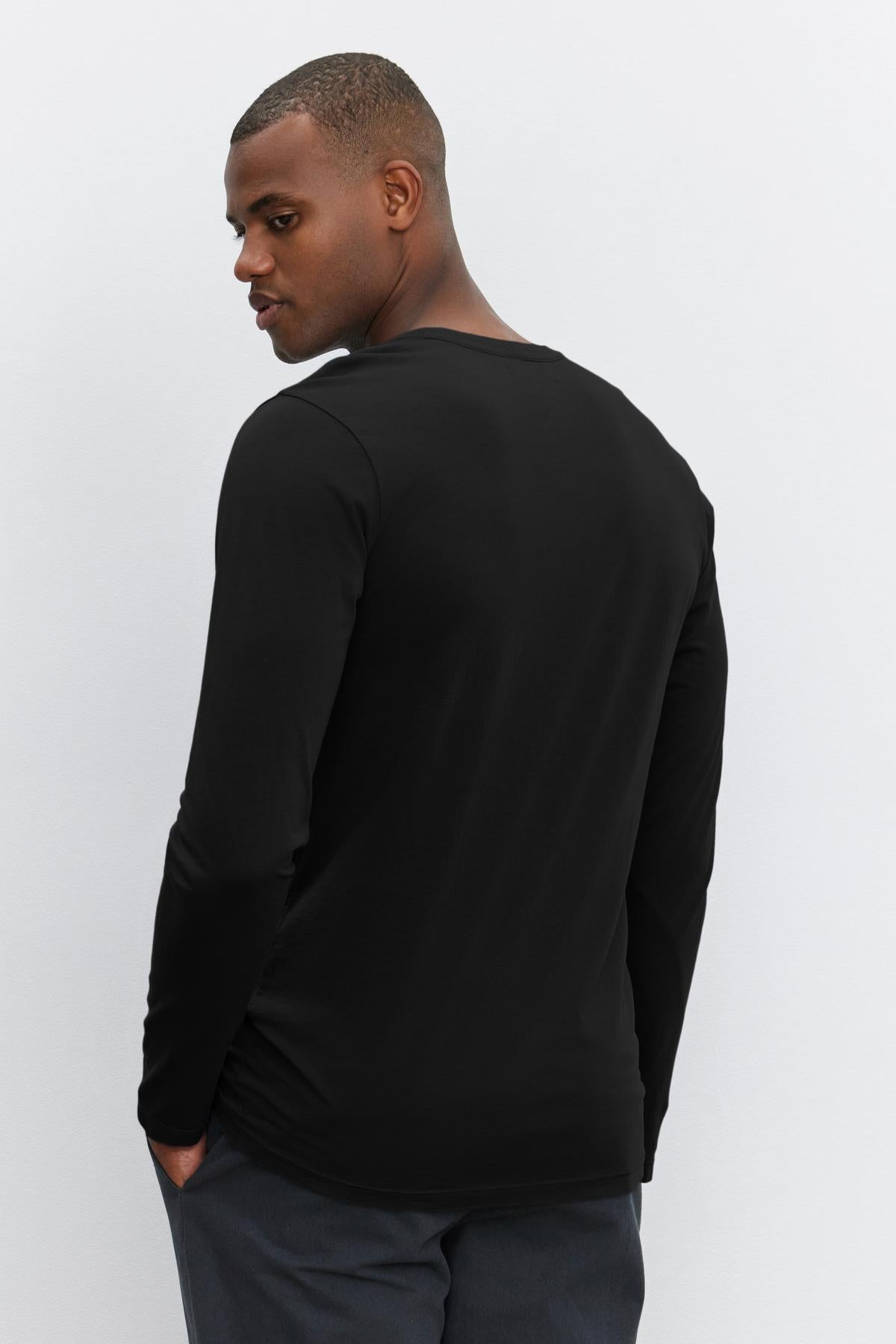 The back of a man wearing a Velvet by Graham & Spencer ALVARO COTTON JERSEY HENLEY.-36273890427073