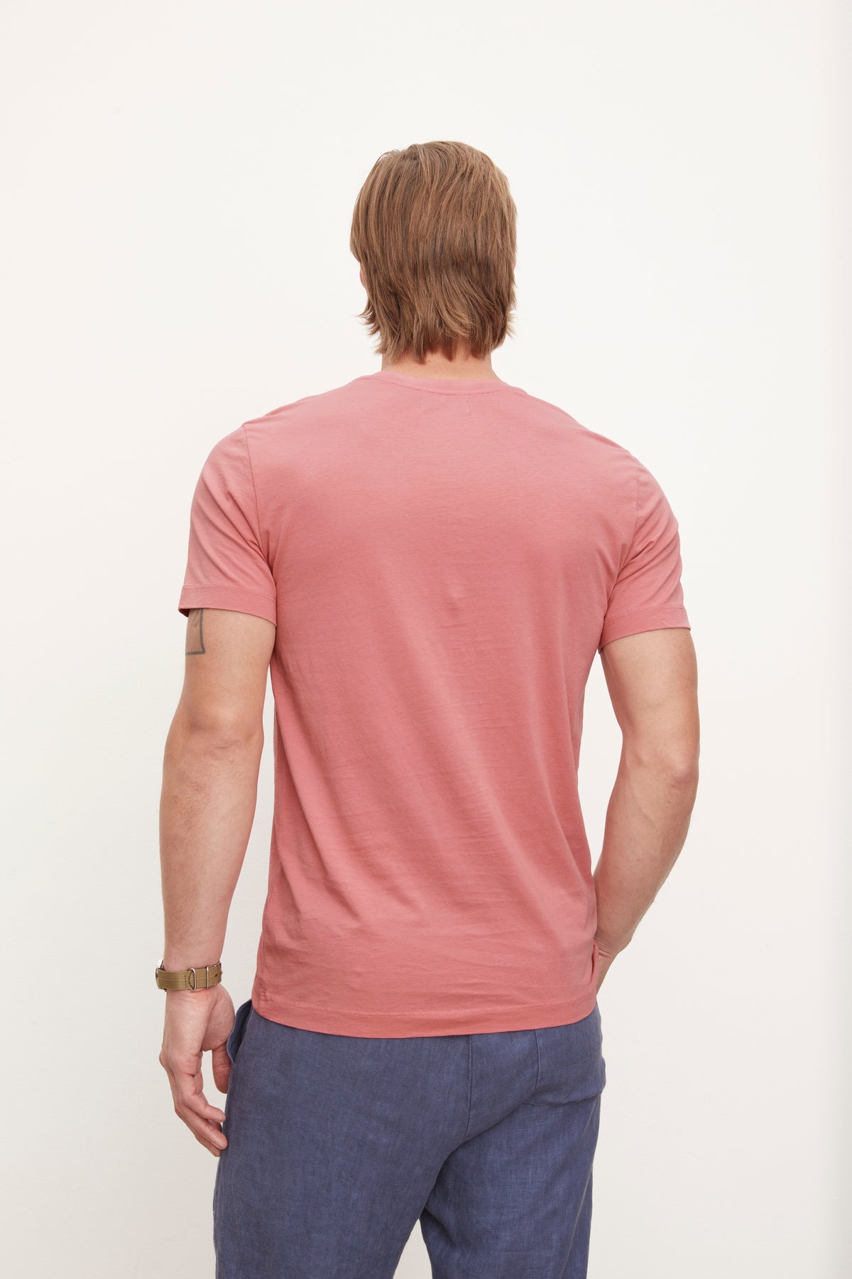 The back of a man wearing a Velvet by Graham & Spencer HOWARD WHISPER CLASSIC CREW NECK TEE t-shirt.-36009021309121