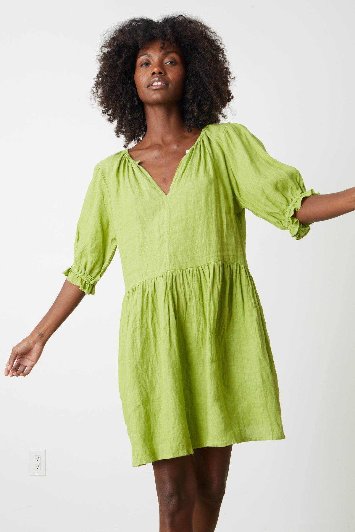   A KAILANI LINEN PUFF SLEEVE DRESS with casual romantic details, perfect for summer bestseller from Velvet by Graham & Spencer. 