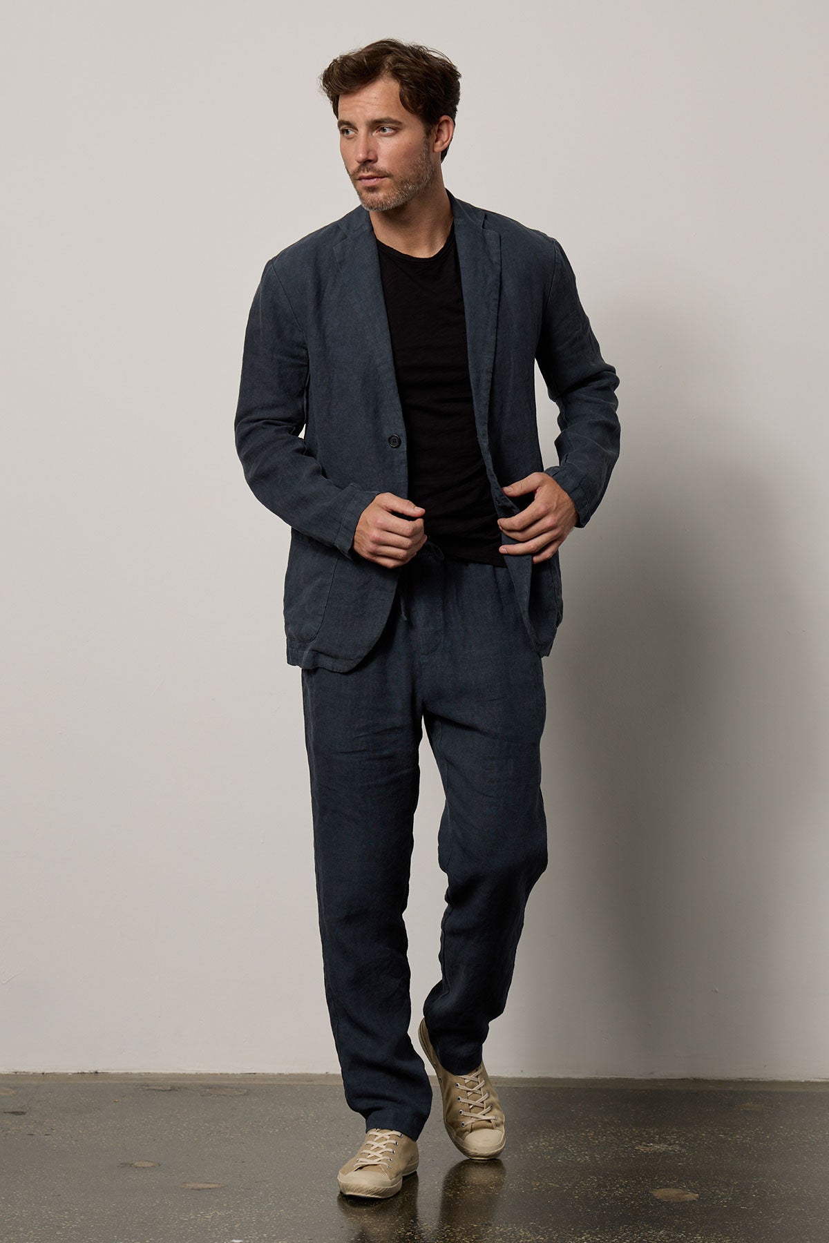 A man wearing a Velvet by Graham & Spencer Joshua Linen Blazer and a black t - shirt.-35678528700609