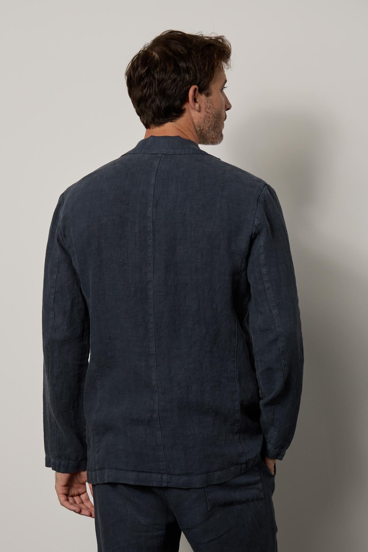 the back view of a man wearing a Velvet by Graham & Spencer JOSHUA LINEN BLAZER.-26311108788417