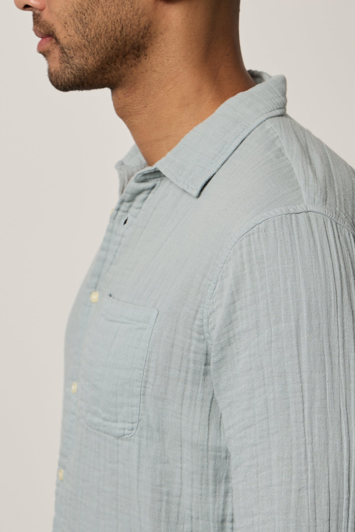   Elton Button-Up Shirt in ice blue detail 
