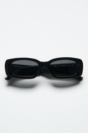 10.2 Chimi Sunglasses Black Front