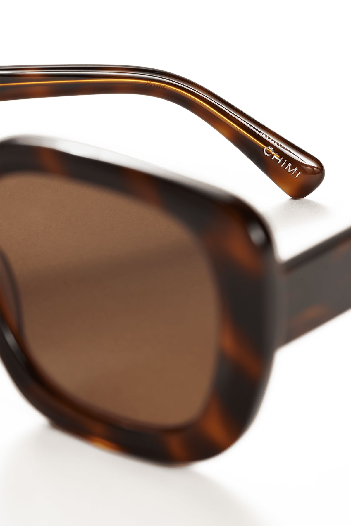 Chimi 10 Sunglasses Tortoise Detail-22132368572609