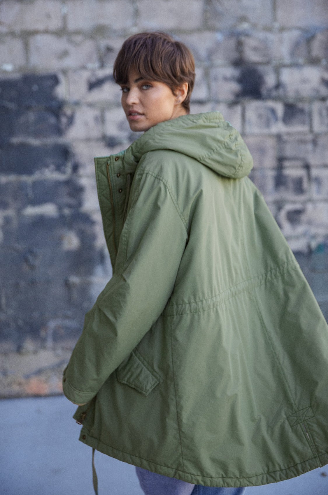   Cheviot Jacket in evergreen side & back 