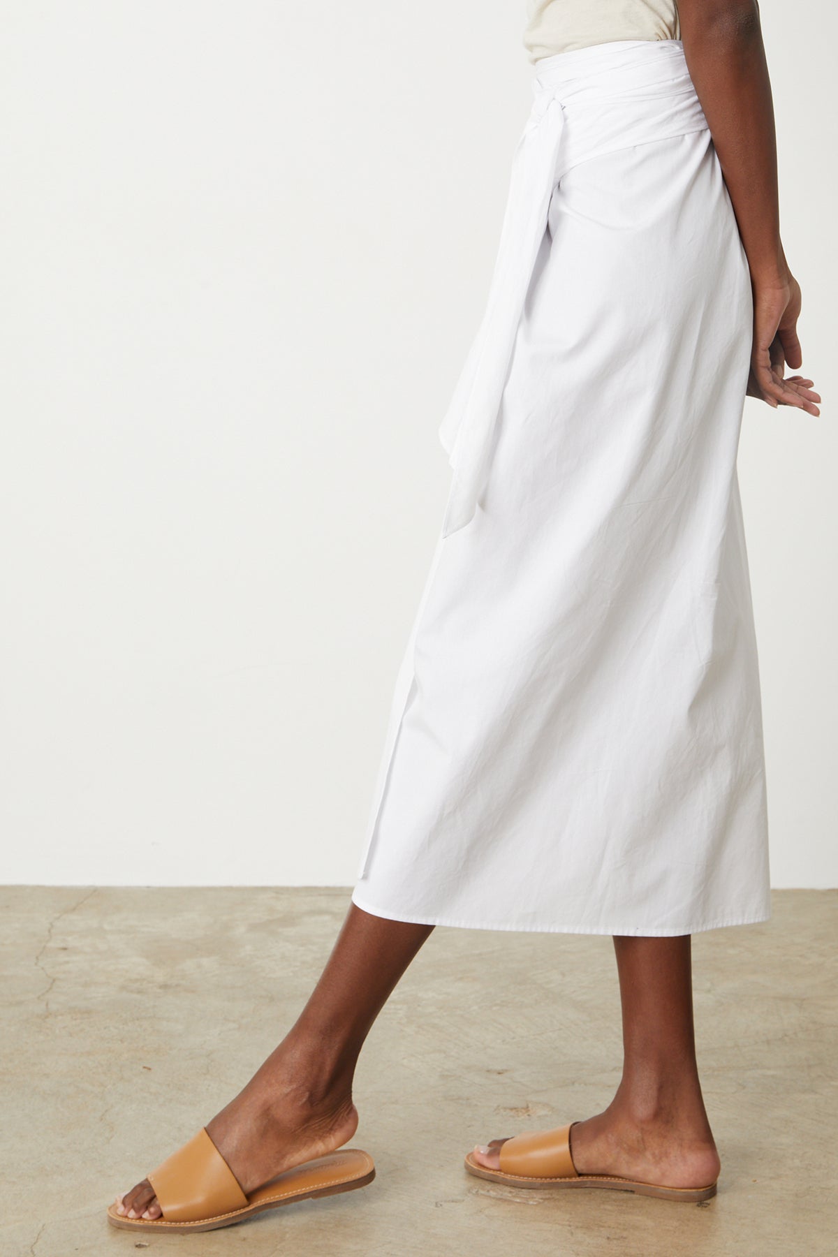   Leena Skirt with tie in front white side 
