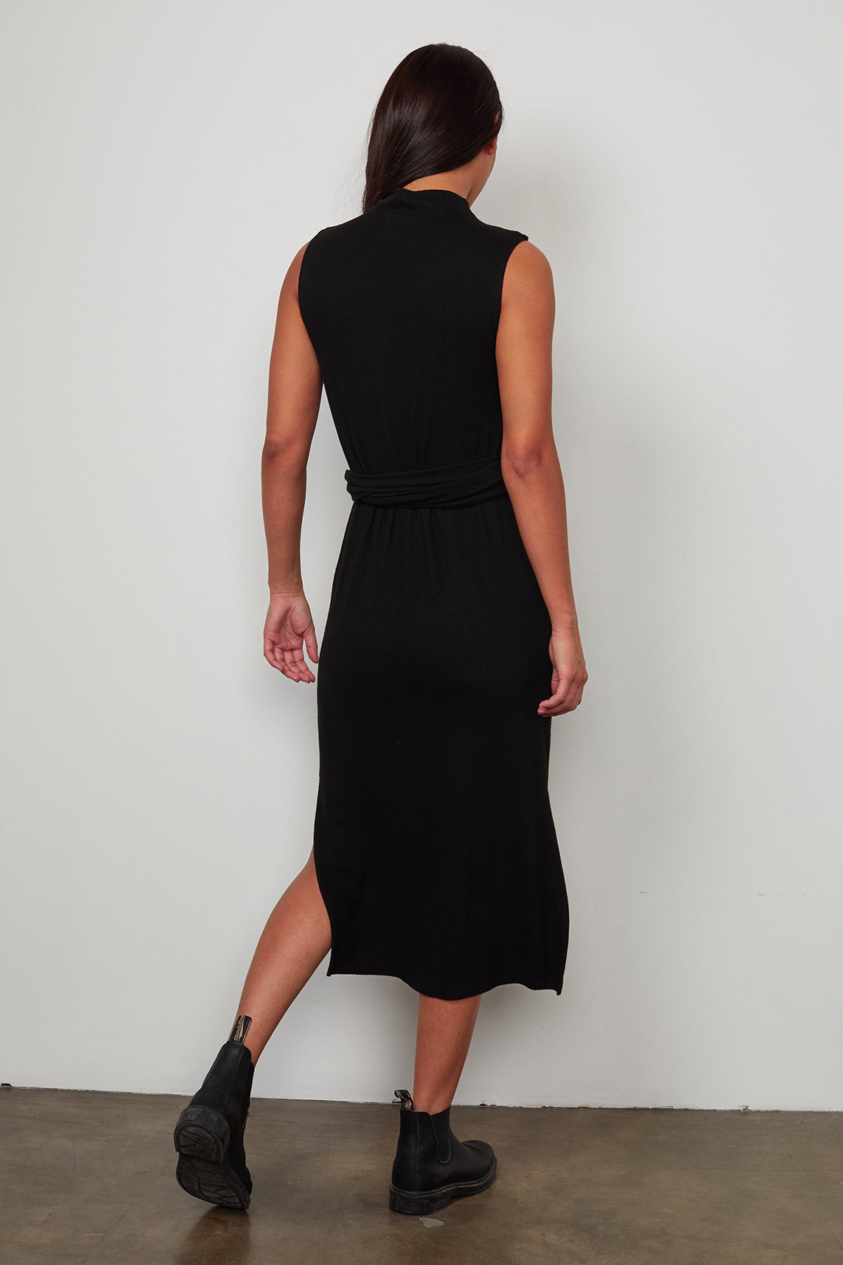 velvet dress mock neck Kandi Mini in Emerald Feel like the Queen that you are in the Lulus Classic Elegance Emerald Velvet Sleeveless Mock Neck Maxi Dress Green Classic Elegance Emerald Velvet