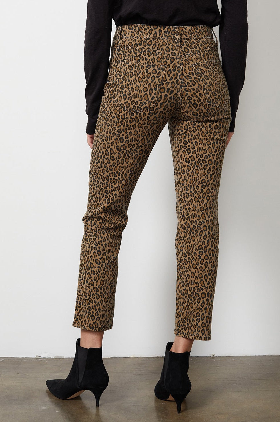 The back view of a woman wearing Velvet by Graham & Spencer leopard print cropped ankle pants.-8209813209169