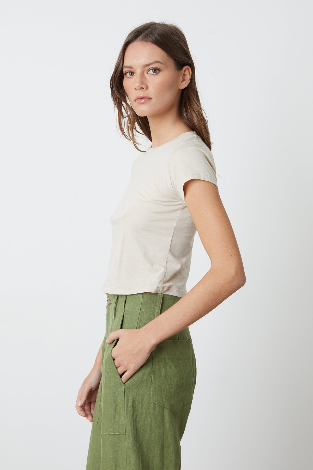   Nina Tee in bisque with Dru pant in basil side 
