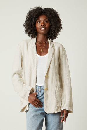 The model is wearing a CASSIE HEAVY LINEN BLAZER by Velvet by Graham & Spencer and jeans.