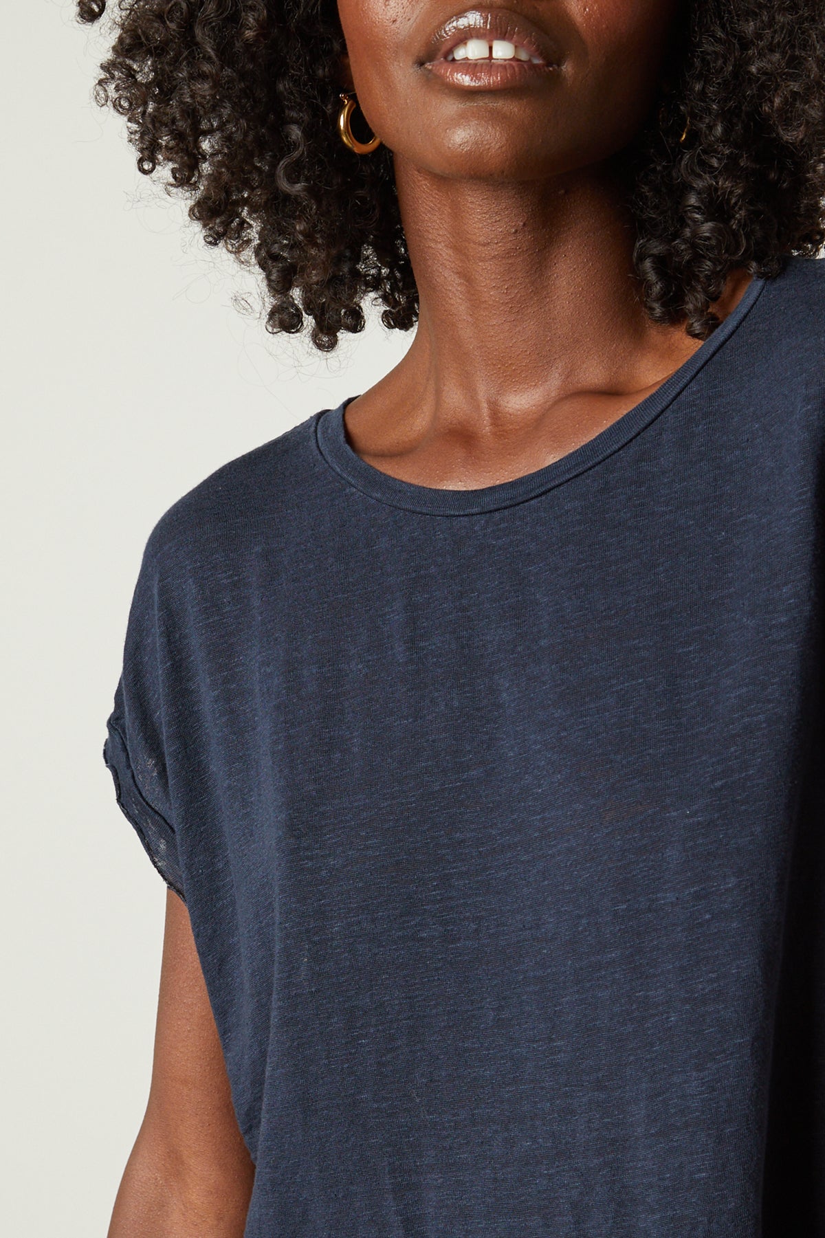   Hudson tee in baltic blue close up front detail 
