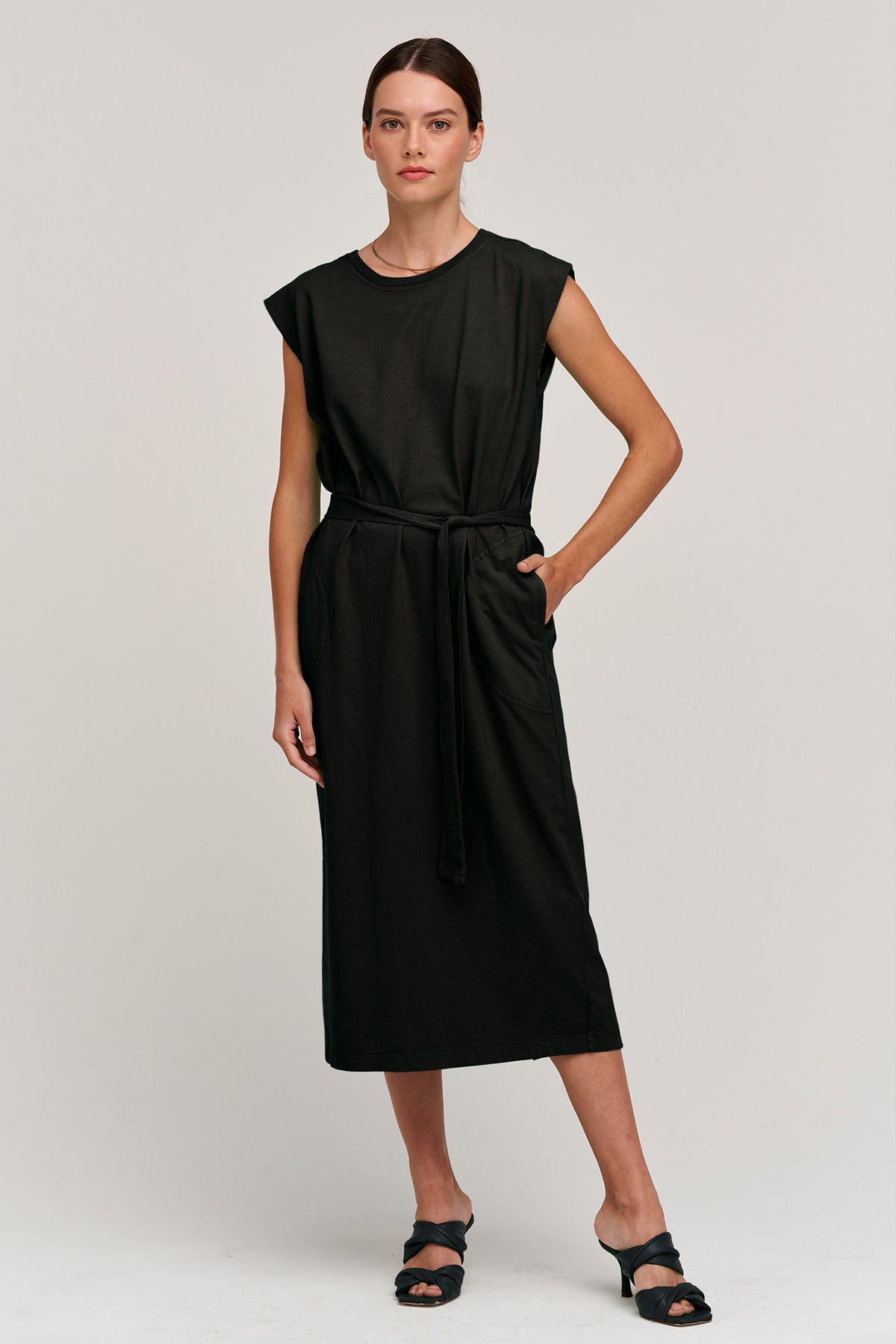 Kenny sleeveless dress in black front tied-25025664549057