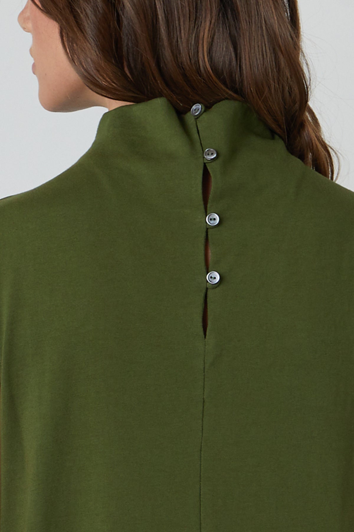   Hydie Mock Neck Dress Structured Cotton in Evergreen back button detail view 