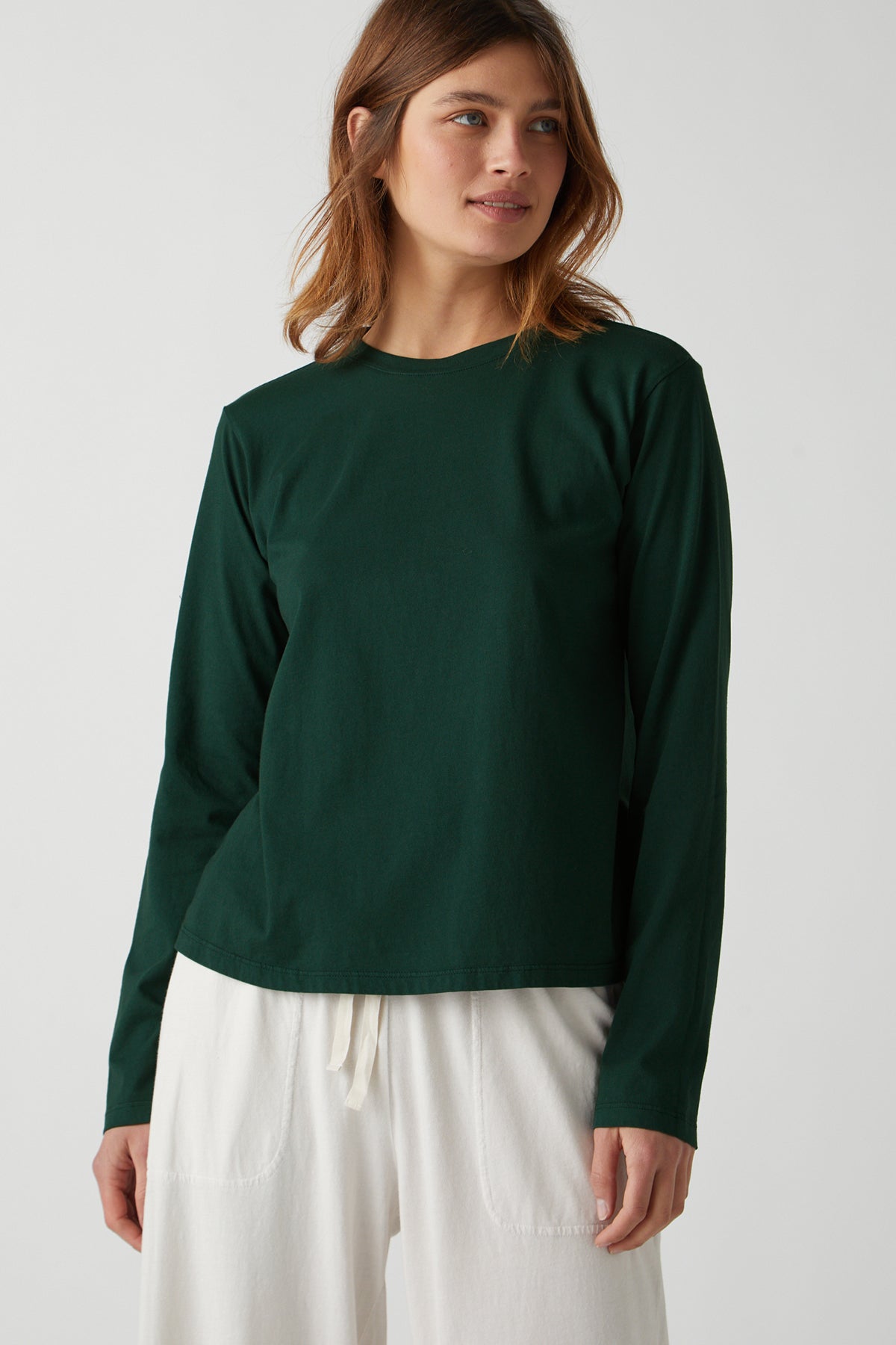   Vicente Tee in forest green front 